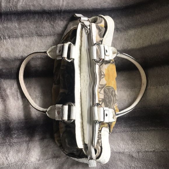 Guess purse / hand bag - Picture 3 of 4